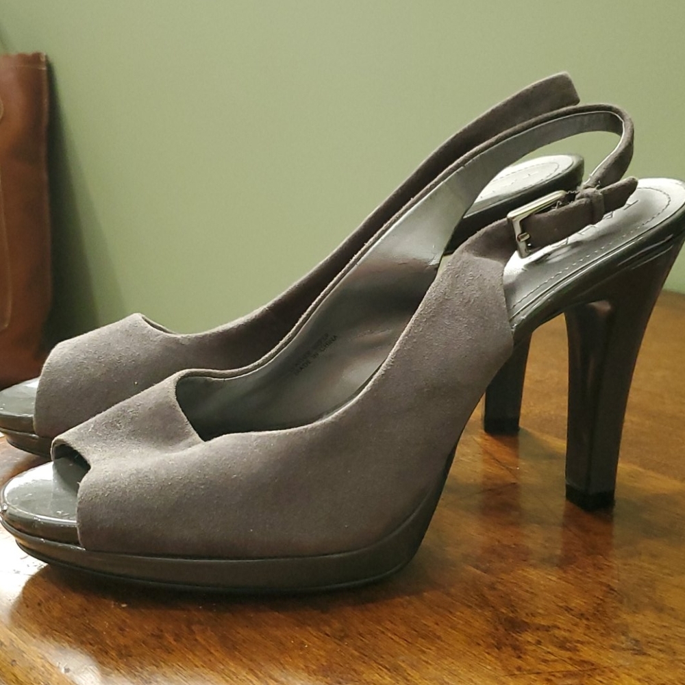 Shoes - Picture 1 of 3